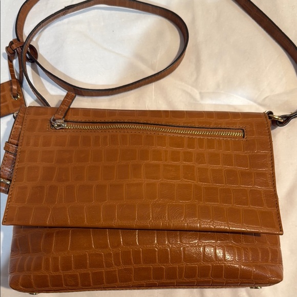 Ashwood Handbags - Elegant Tan Leather Crossbody Bag